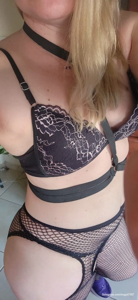 Todo curvas, sin distracciones, justo lo suficiente para hacerte perder el control 😏😈